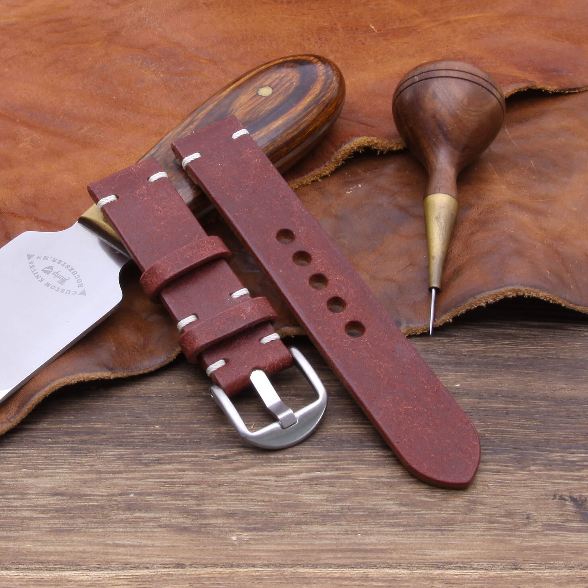 Handcrafted 2-Piece Leather Apple Watch Band – Pueblo Cocinella Italian Veg-Tanned Leather