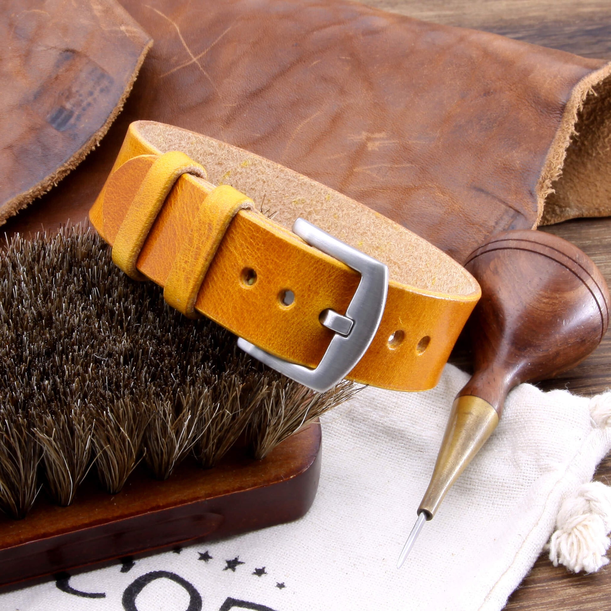 Single Pass Leather Watch Strap, 2-Keeper Military 104 | Full Grain Italian Vegetable-Tanned Leather | Cozy Handmade