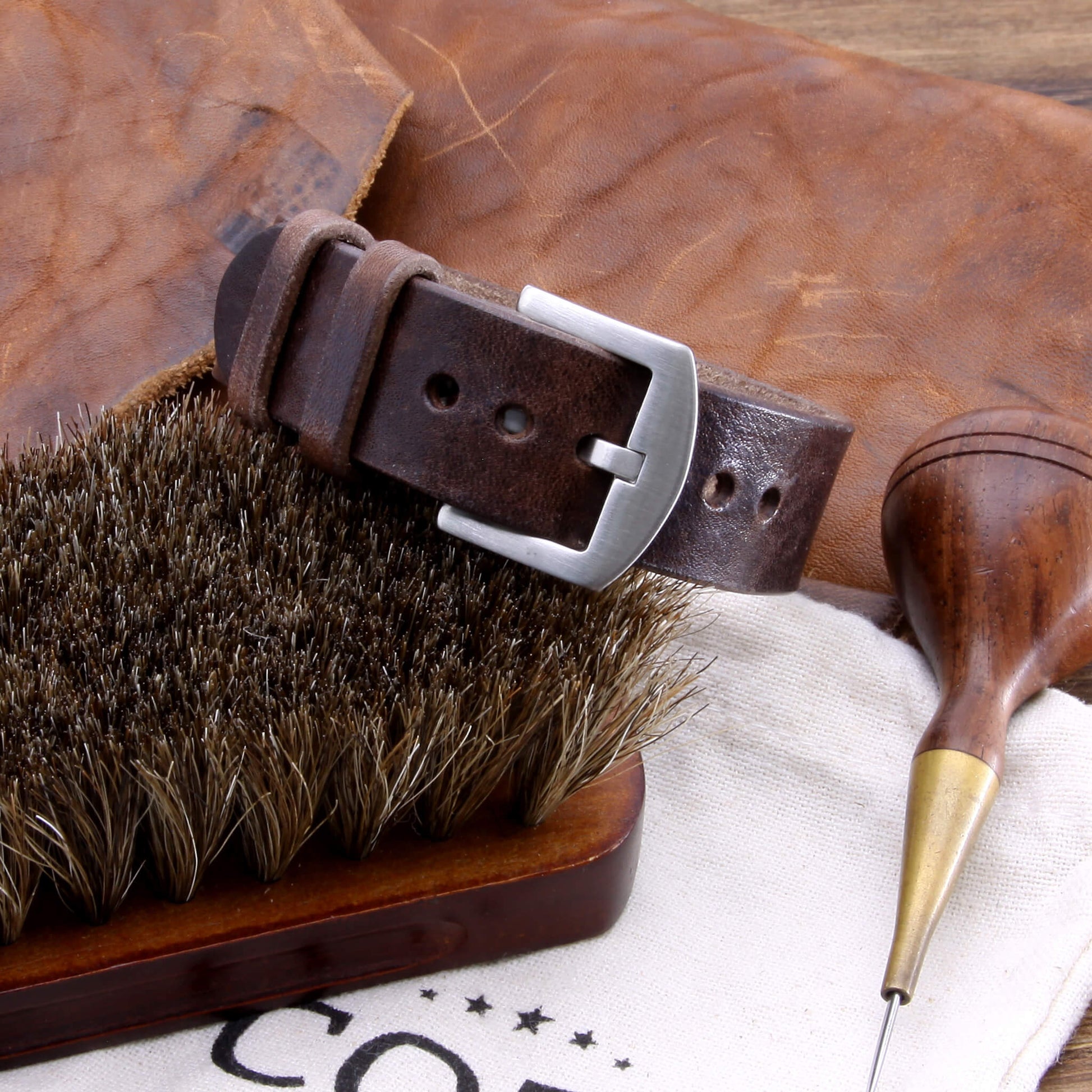Single Pass Leather Watch Strap, 2-Keeper Style Vintage 405 | Full Grain Italian Vegetable-Tanned Leather | Cozy Handmade
